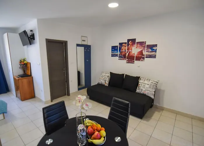 F-Holiday Apartment